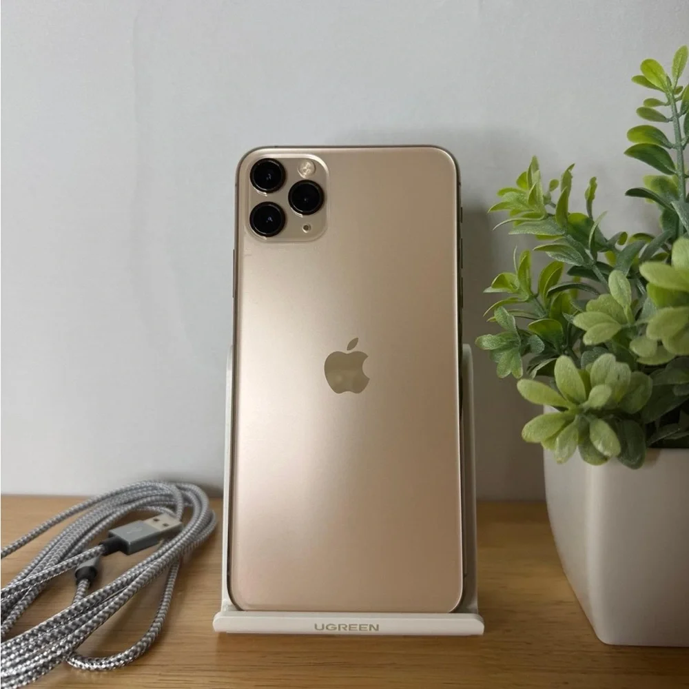 Apple iPhone 11 Pro Max 64GB unlocked in Gold
